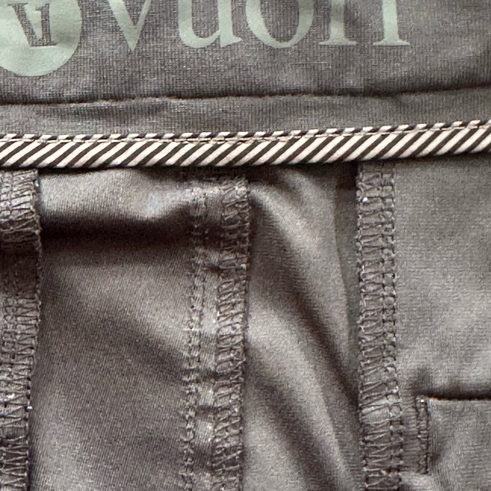 Vuori “Meta” Shorts 8" Inseam In Charcoal Size 36 Excellent Condition! - Picture 9 of 11